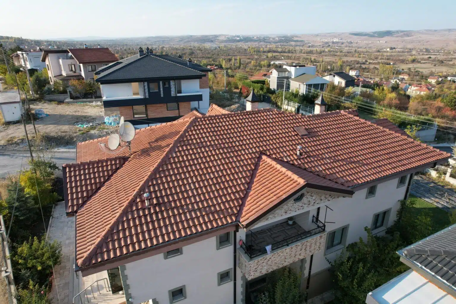 Casă individuală cu acoperiș din țiglă ceramică Granada